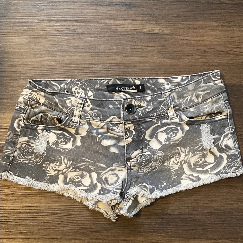Hot Topic- LOVEsick - Gray Floral Micro Shorts - Juniors - Size 1